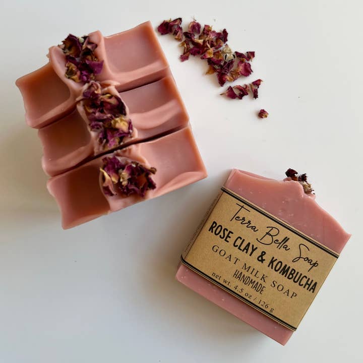 Savon à l'argile rose et au lait de chèvre kombucha pour la vente par Terra Bella Soap