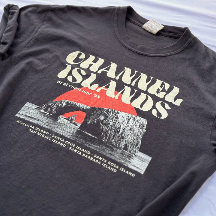 Chemise du parc national des îles anglo-normandes pour la vente par Shannon Nichole Art