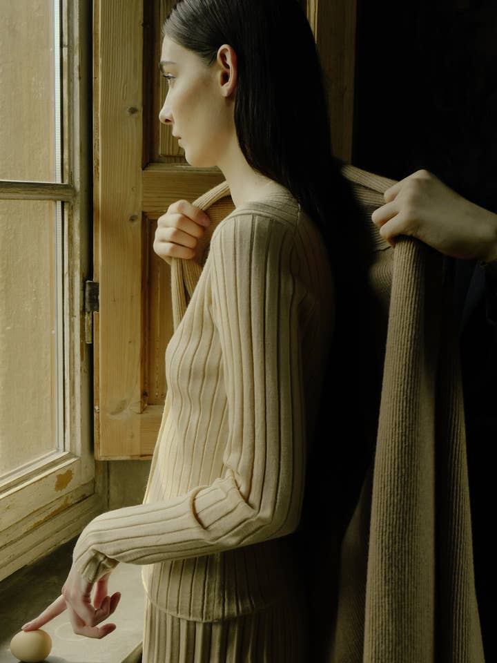 Lèmme - Wholesale Cardigan - Women's - Extra Fine Merino Wool V Neck Cardigan1