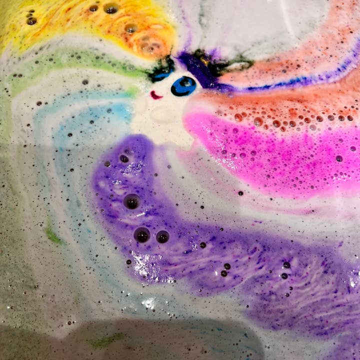 Unique creations soap company – wholesale Bath bomb/fizz – Cute ghost in purple hat bath bomb4