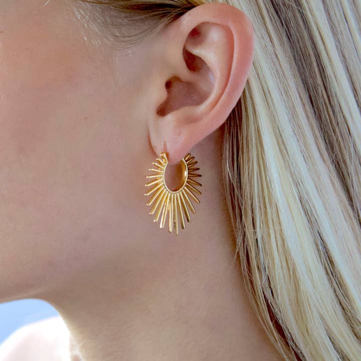 Sol Oorbellen ~ Salty Babes voor wholesale door SALTY CALI