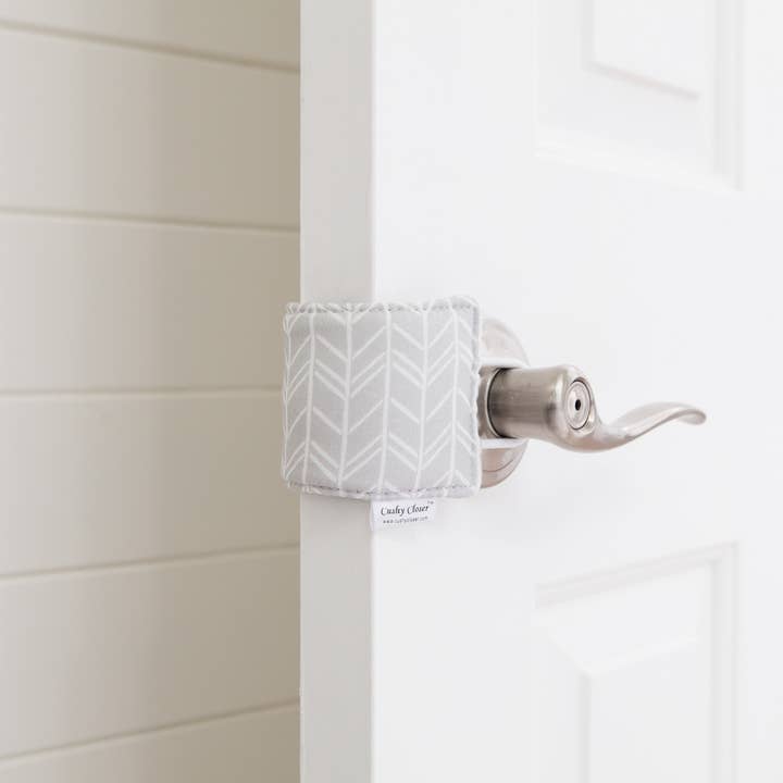 Birch Grau Modern Chev Cushy Closer für den Großhandel von Cushy Closer