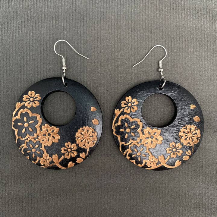Mio Queena - Wholesale Dangle Earrings - Carving Pattern Wooden Round Dangle Earrings5