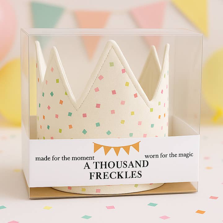Couronne d'anniversaire en coton à confettis éclatants – Ajustable, lavable pour la vente par A Thousand Freckles