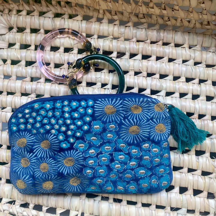 "Flowers" väska i sammet med broderade blommor och sol, blå för wholesale av Maison Lilo