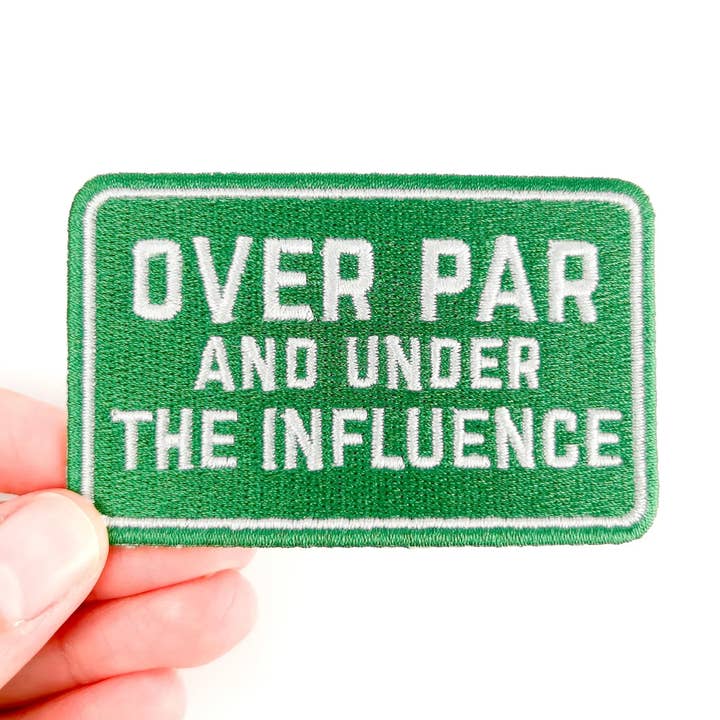 Field Trip Threads - Vente Écusson - Patch "Over Par and Under the Influence" – Drôle de golf à thermocoller0