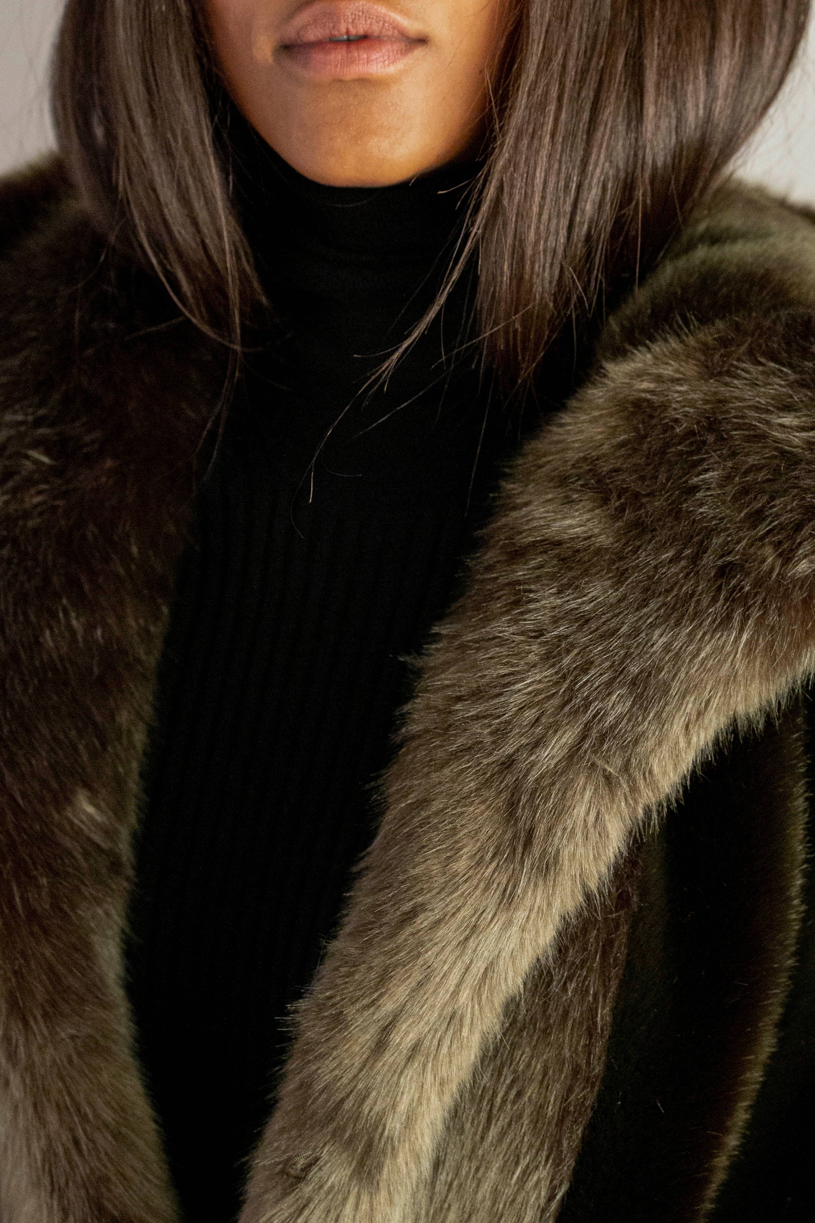 FAZ - Vente Manteau en fourrure/fausse fourrure – femme - Manteau Skate Moss kaki à capuche en fausse fourrure3