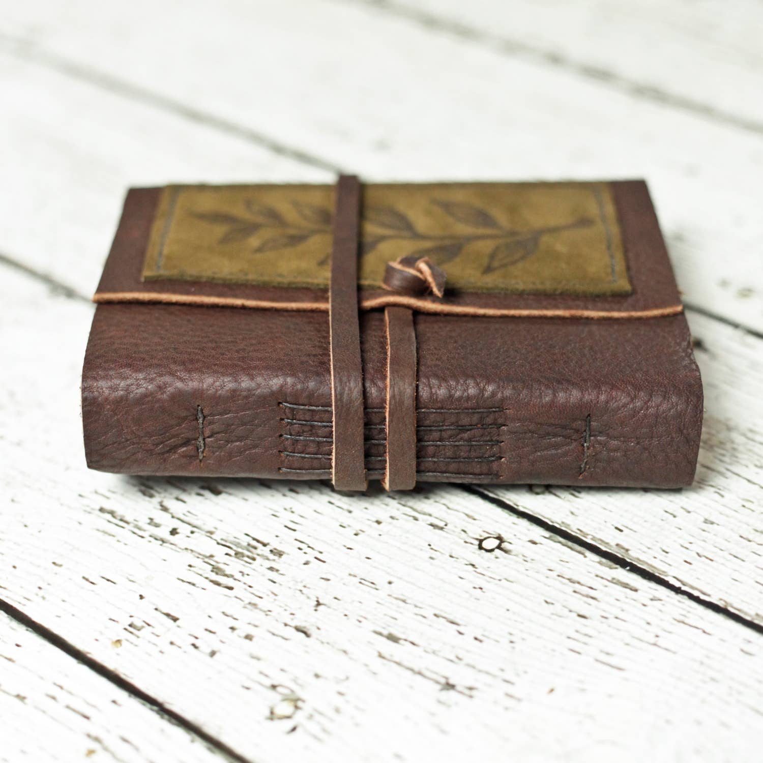 Wayfaring Goods - Vente Journal intime - Journal en cuir avec motif feuille2