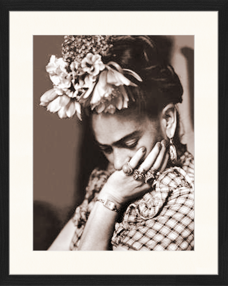 Nero Stampa artistica con immagine di Frida Kahlo con cornice in vendita all'ingrosso su Faire5