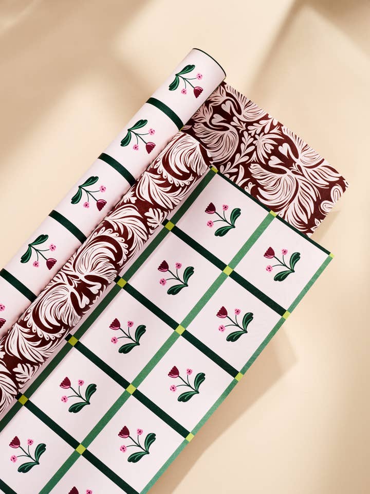 Mocha-latteart en tulp-ruit dubbelzijdig cadeaupapier | Set van 3 vellen voor wholesale door One & Only Paper