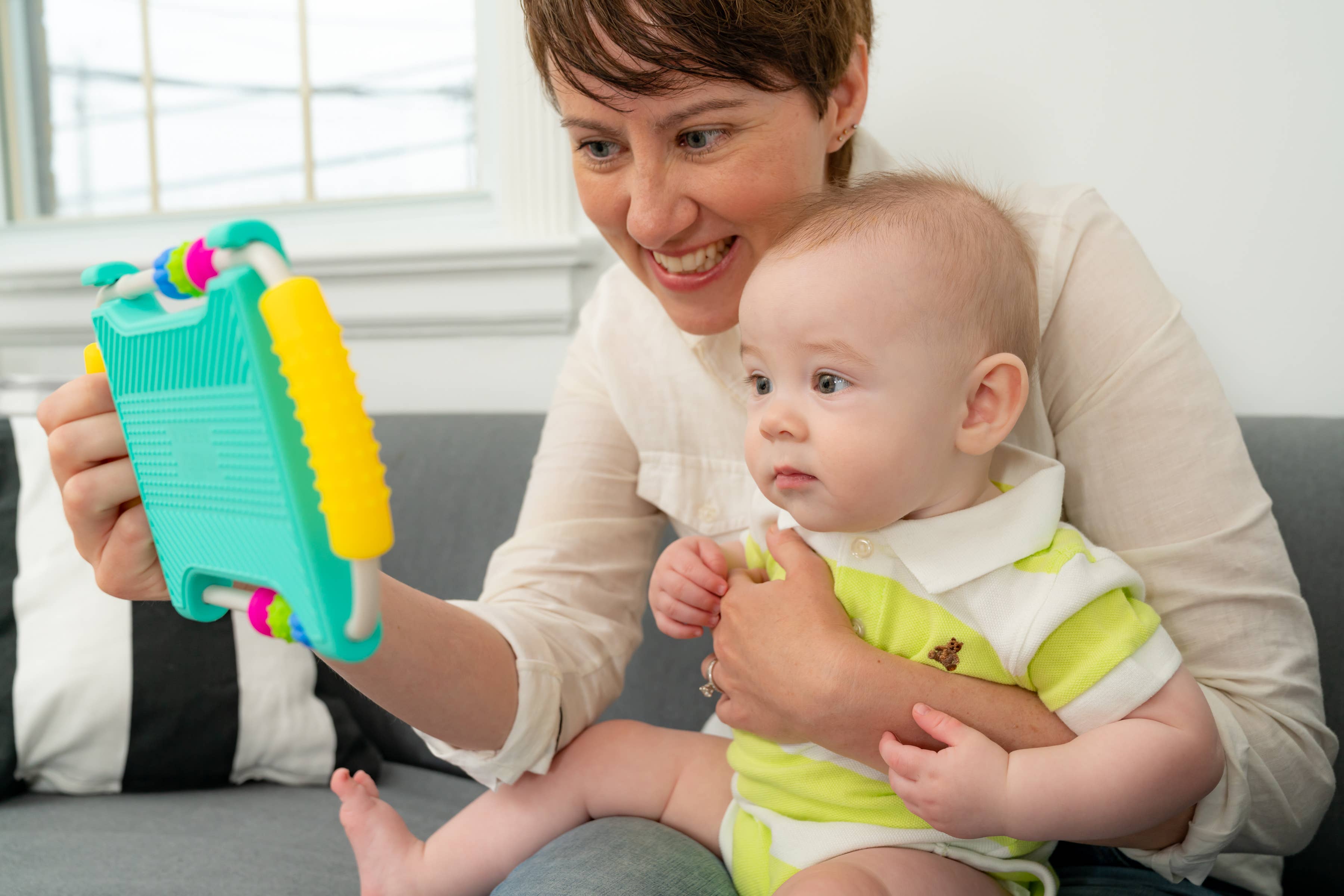 Möbi Games Inc. - Wholesale Classic Toy - Kids - Peeka Development Mirror2