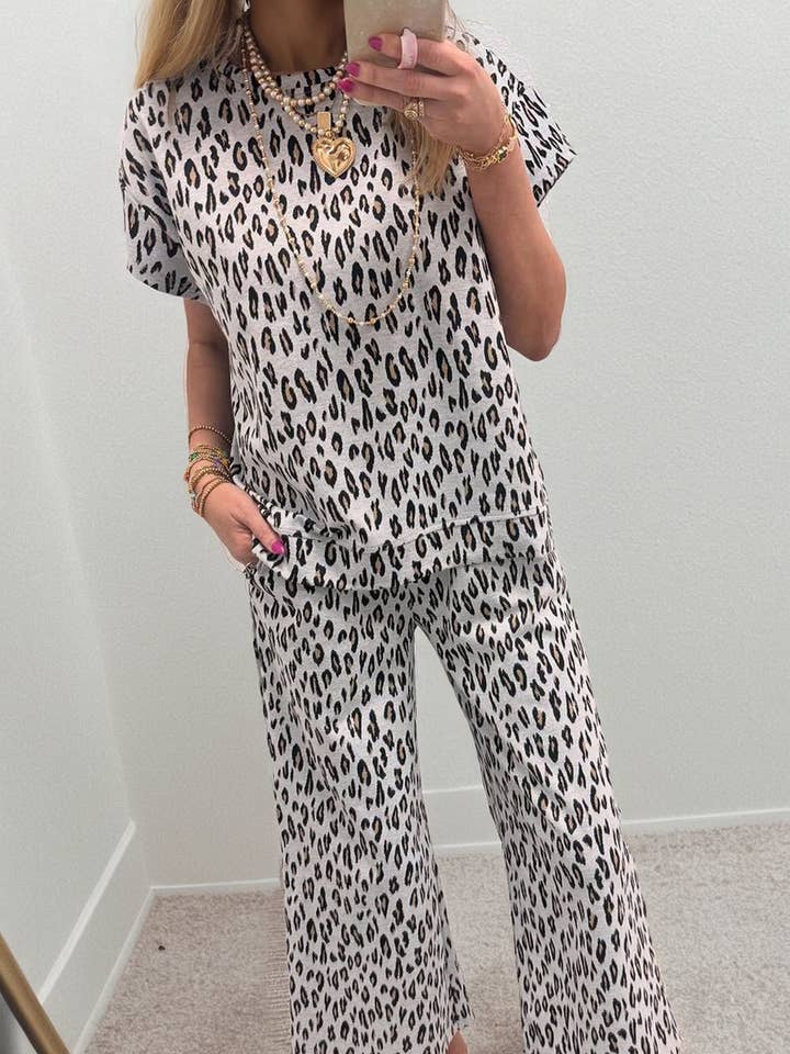 Beige leopardmönstrad kortärmad topp och byxor med vida ben för wholesale av Suhkasana