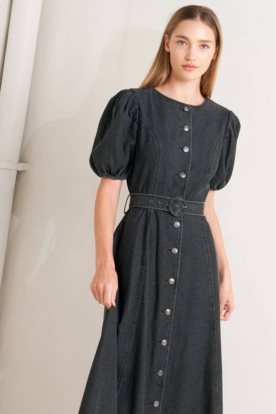 DENIM PRETO Um vestido midi jeans lavado - FD1279 para venda a revendedores na Faire5