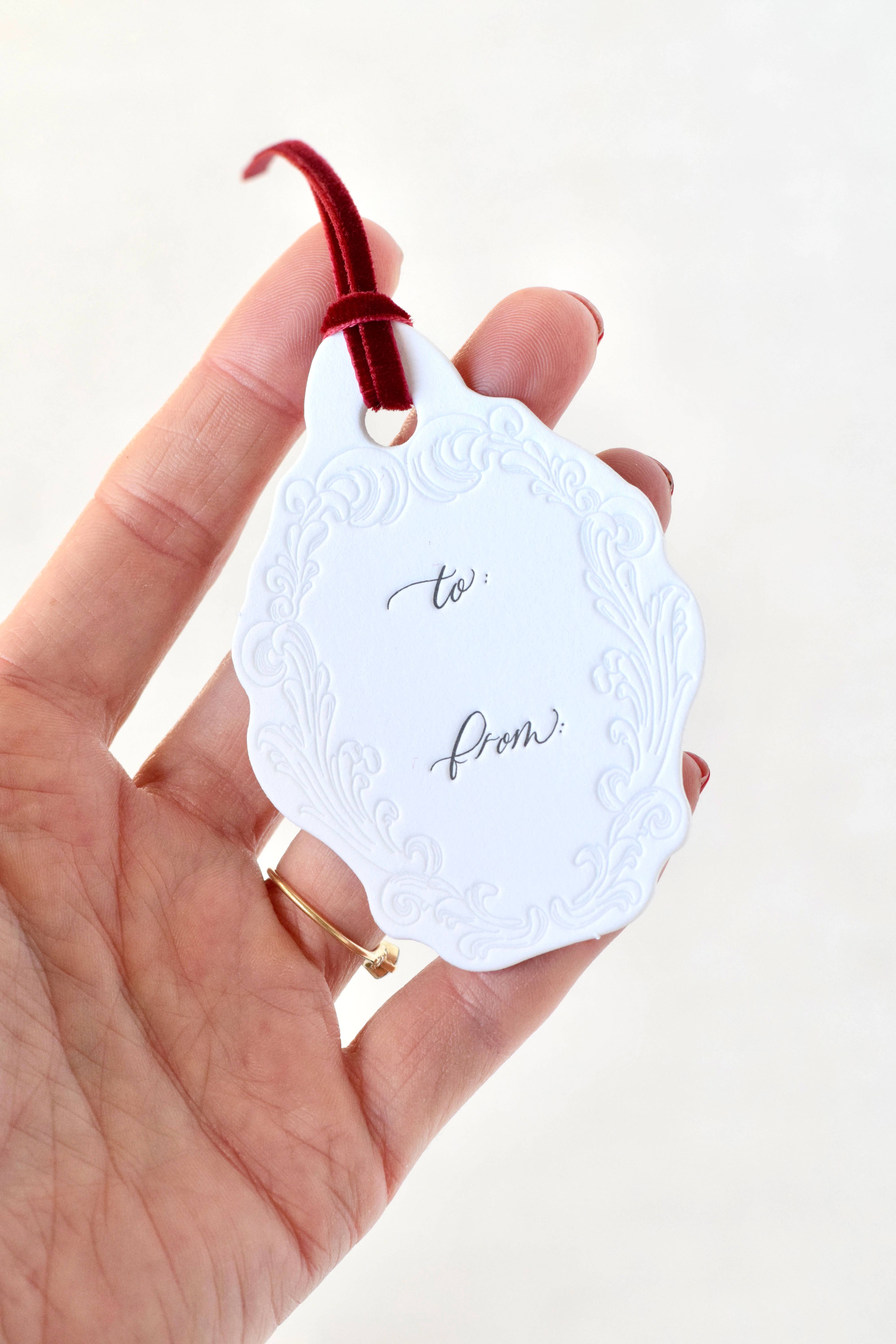 Michelle Renee Co. – Cartão de presente por atacado – Presente Tipografia Oval Etiquetas | Barroco Vintage Crest1