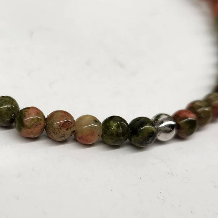 Meraki Gemstones – Engroshandel Perlearmbånd – Unakite Gemstone strækbart armbånd 4MM perler -7,5 „Lang2