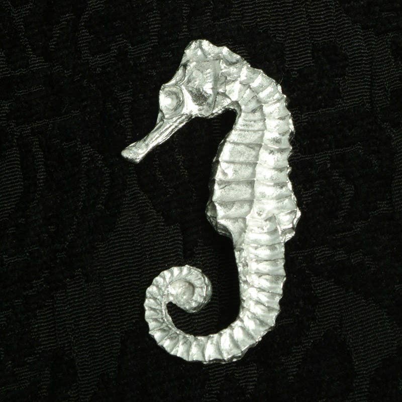 Glover & Smith – wholesale Brosch – Seahorse Brosch, Engelska Tenn Seahorse Presenter1