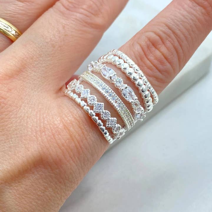 Bague Empilée en Argent Sterling 925 – Aspect Multi-Couches en Argent 925 et CZ, Bague Empilable en Une Seule Pièce, Bague à 06 Couches Simulées pour la vente par Luxus Accessories