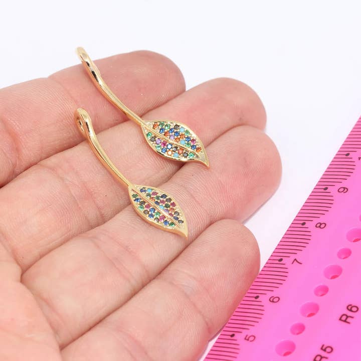 4x34mm 24k Blankpolerade Guld CZ Mikro Pave Bladberlocker, MLS335 för wholesale av QueenJewelryM