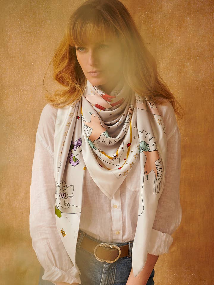 Foulard triangle XXL Virginie Riou « Le paradis blanc » pour la vente par Virginie Riou