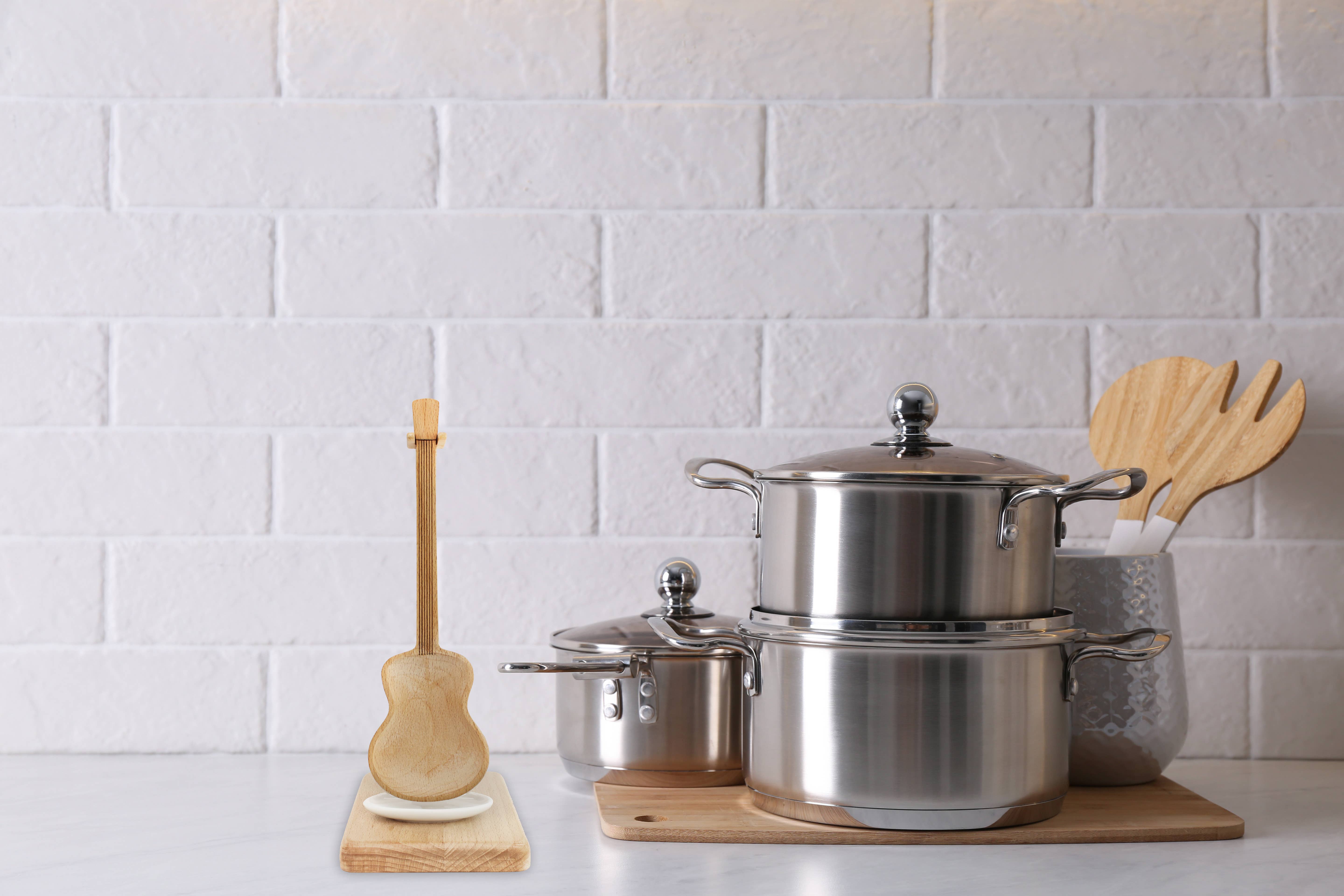 MAGS - Wholesale Kitchen Spoon - guitar cooking spoon with stand2