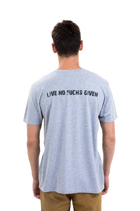 NoFuchsGiven - Wholesale T-shirt met print - Heren - „Live No Fuchs Given” t-shirt met V-hals voor heren0
