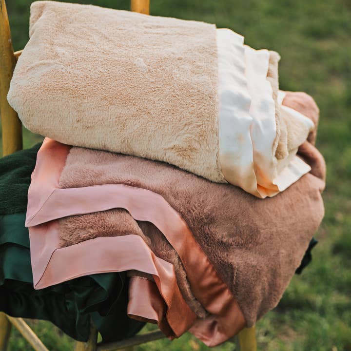 Little Giraffe - Wholesale Throw Blanket - Luxe™ Vineyard Throw11