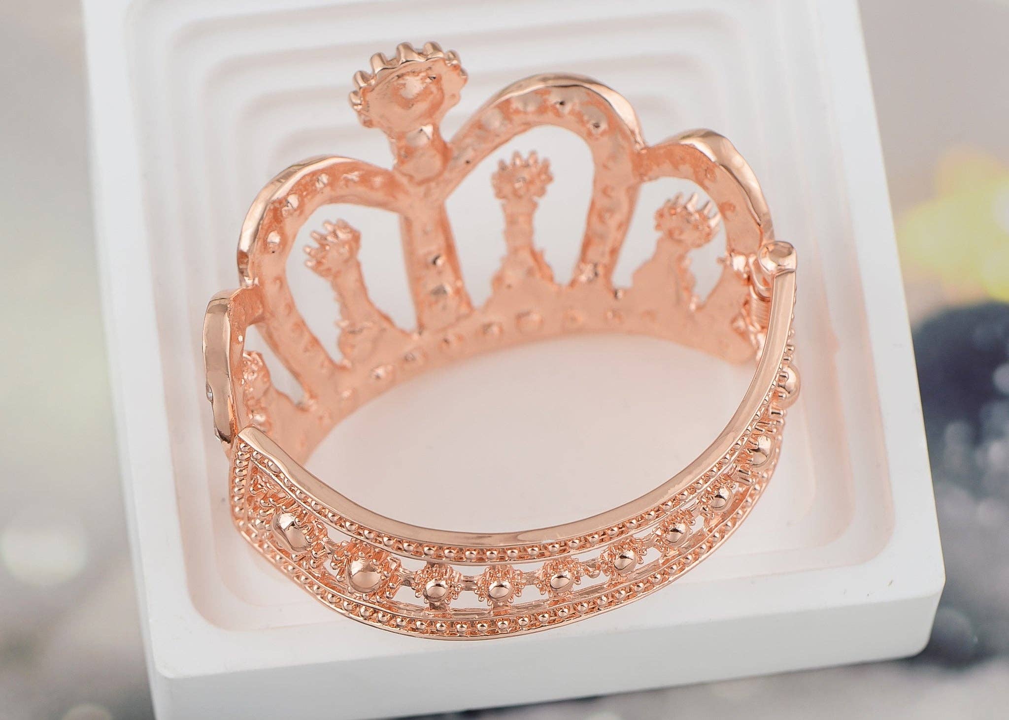 AK Brand – Engroshandel Manchetarmbånd – Farvet krone tiara manchetarmbånd14