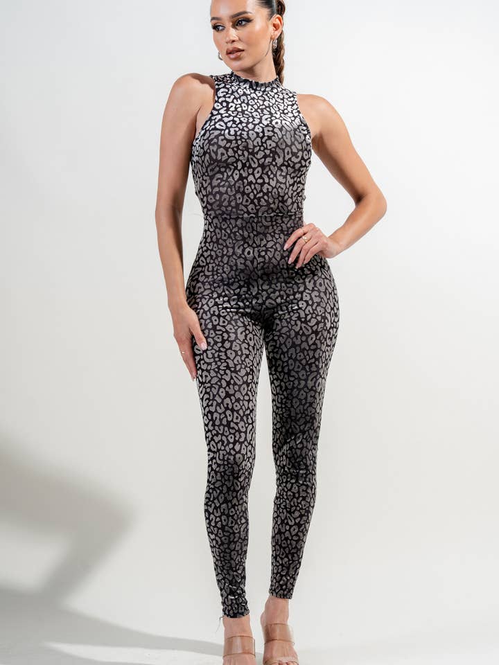 PJ10378N-W_COMBINAISON À IMPRIMÉ LÉOPARD AVEC DOS OUVERT ET LIENS À NOUER pour la vente par PRIVY