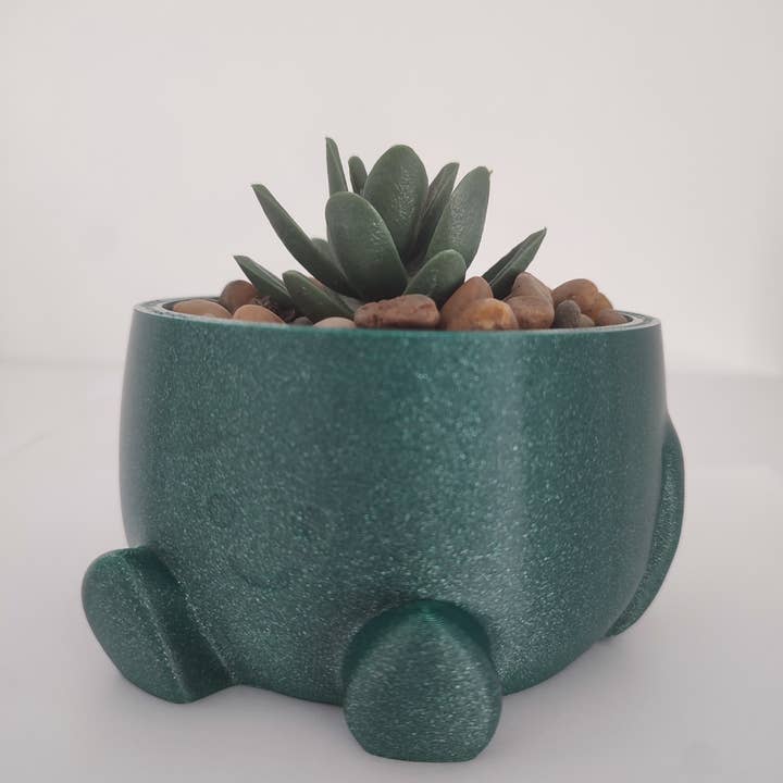 Vaso de flores redondo com braços e rosto alegre - Casa & jardim e outras tendências em Compre pote plasticotampa rosca B2B. Devoluções gratuitas e condições de pagamento a 60 dias na Faire na Faire.