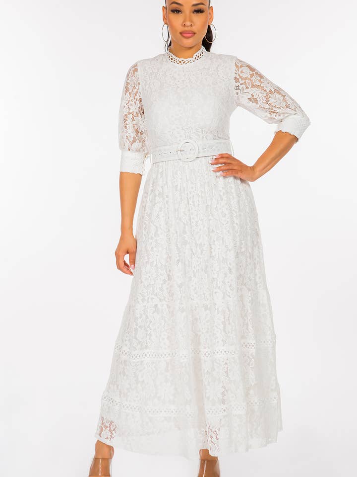 Robe longue en dentelle unie pour femmes pour la vente par Fashion Space