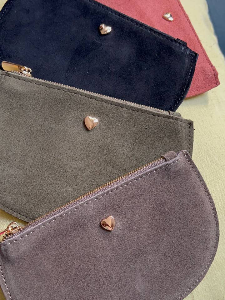 Joli porte-monnaie demi rond en cuir de vachette pour la vente par La Maison Kifi