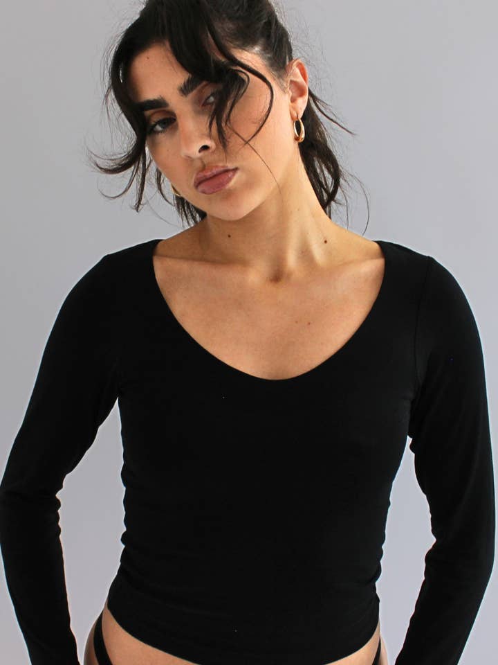 T-SHIRT VAN BIOLOGISCH KATOEN MET V-HALS EN LANGE MOUWEN voor wholesale door Pantee