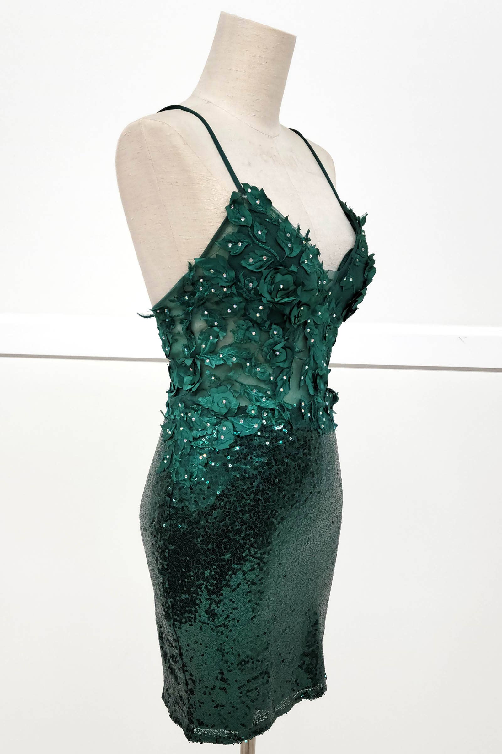 Chicas - Vente Robe – femme - Robe courte à paillettes et broderies florales C80833