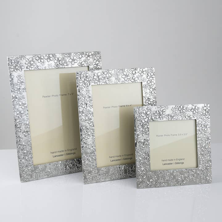 Goodleigh met de hand gegoten tinnen fotolijst voor wholesale door Lancaster and Gibbings