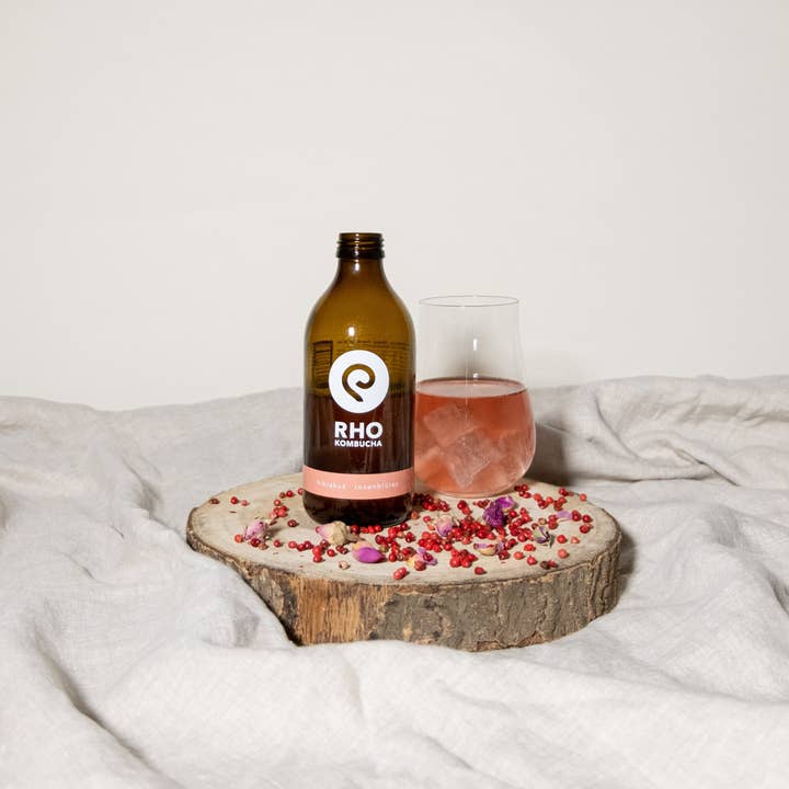Bio-Kombucha Hibiskus/Rosenblüten 6 x 330ml for wholesale by RHO KOMBUCHA