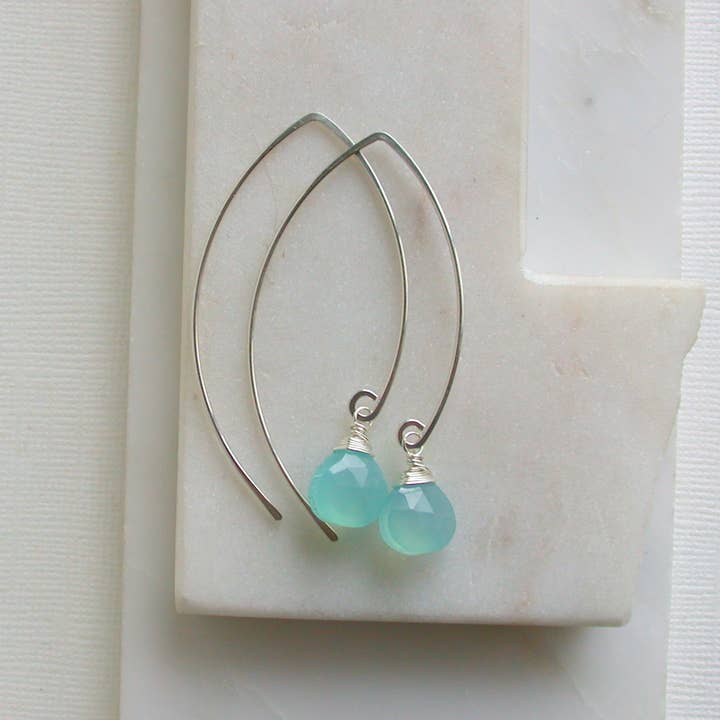 Linda Trent Jewelry – Engroshandel Hængeøreringe og creoløreringe – Chalcedonbuede gevindskærere1