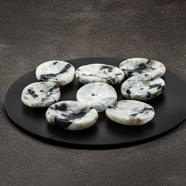 Pietra della Preoccupazione in Pietra di Luna Arcobaleno per la vendita all'ingrosso da parte di Quasar Gems USA