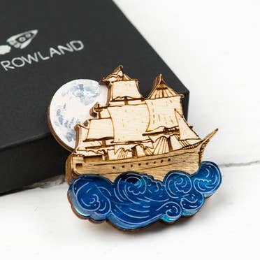 Broche Piratenschip voor wholesale door Kate Rowland
