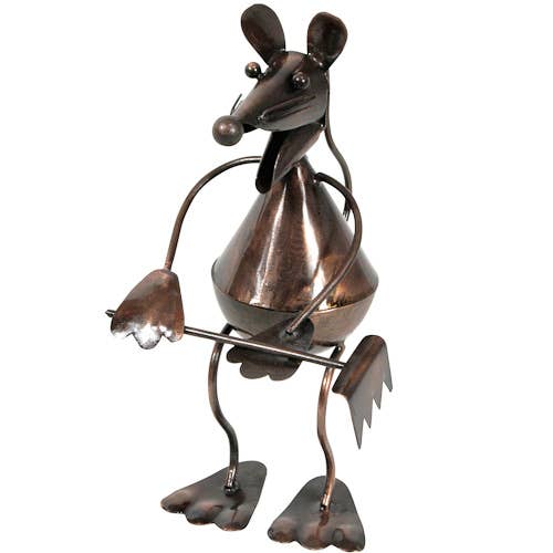 Sculpture de souris en métal avec râteau pour la vente par One World Projects