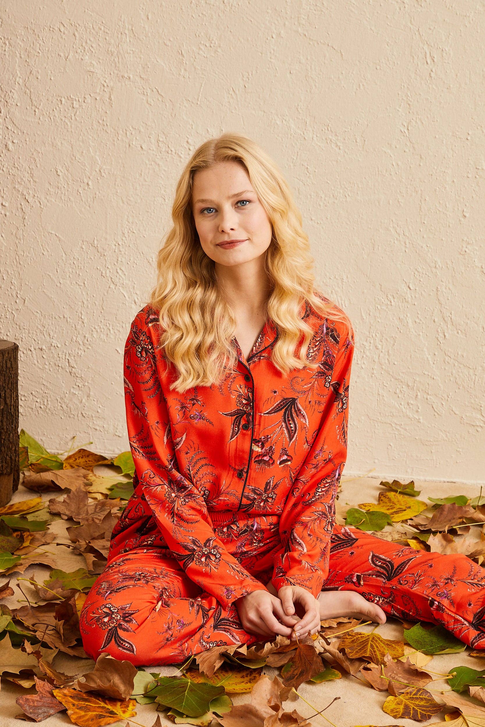 ENNA MODA – wholesale Sleepwear set – Women's – CORAL RED FLORAL DESIGN FRONT BUTTONED LONG PYJAMA SET5
