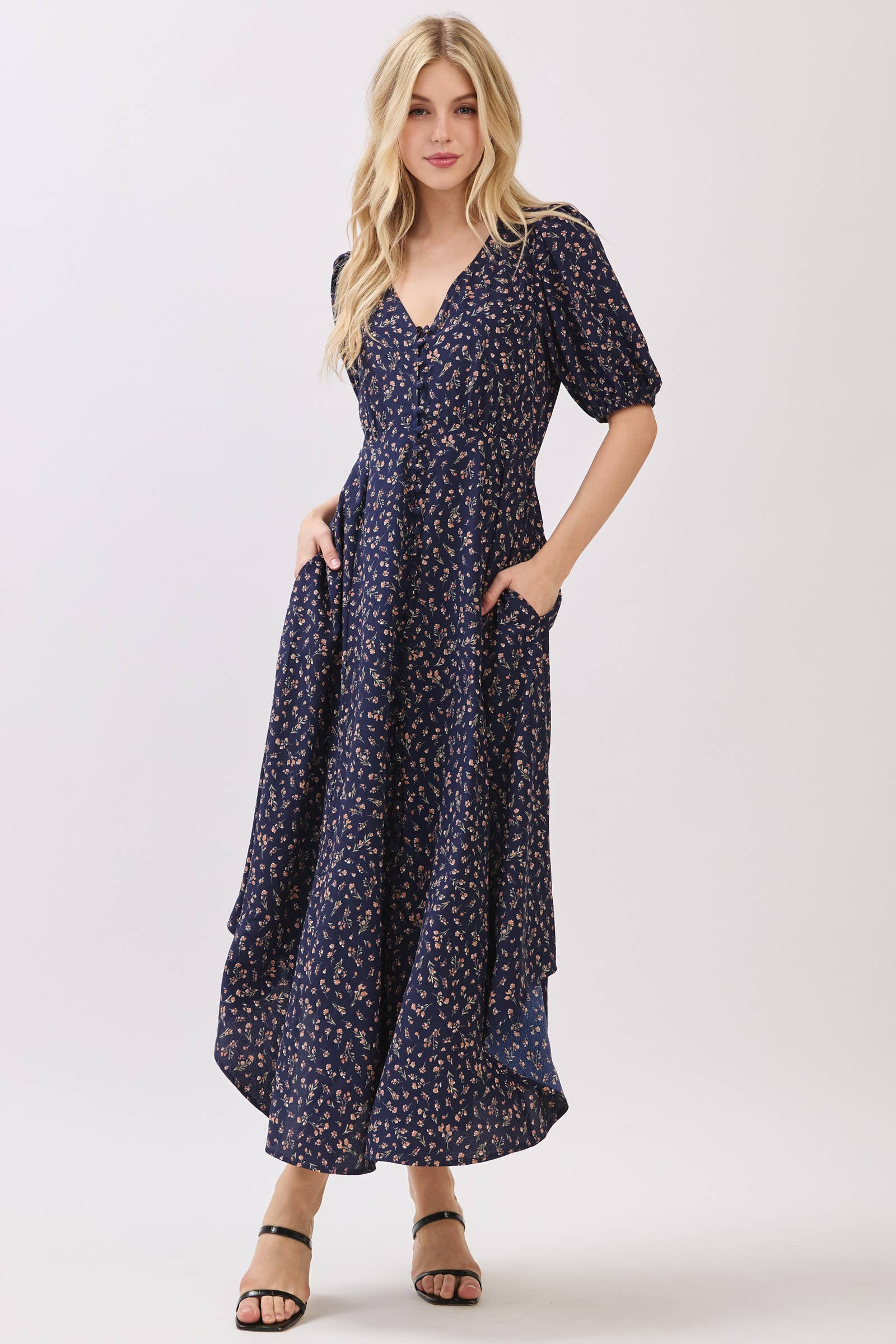 Calista - Vente Robe – femme - ROBE MIDI À MANCHES COURTES AVEC BOUTONS RECOUVERTS - VD6069A0