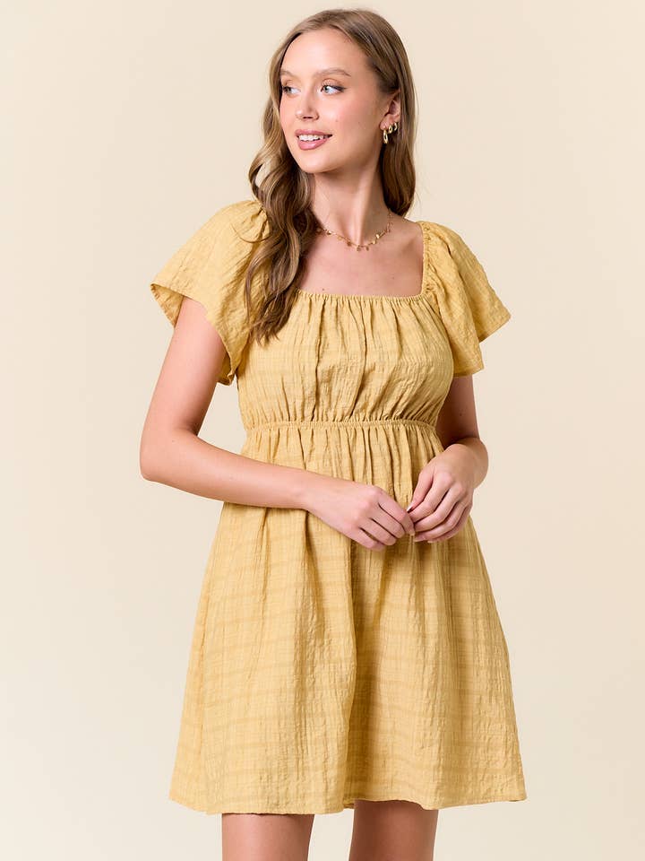 Robe Babydoll à Manches Volantes Ouverte au Dos avec Nœud - 27987D pour la vente par Doe and Rae