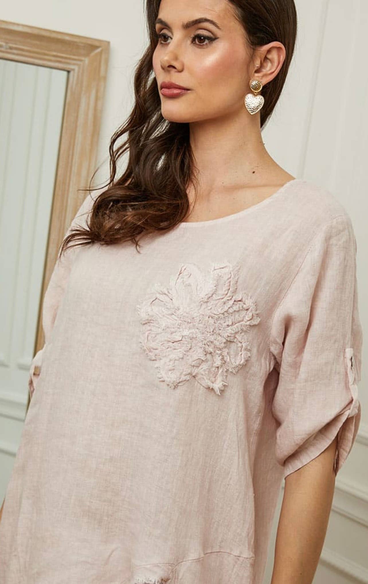 LÉA & LUC – Großhandel Kleid – Damen – 100 % Leinenkleid mit Blumenmotiv auf der linken Brust, REF. 724820