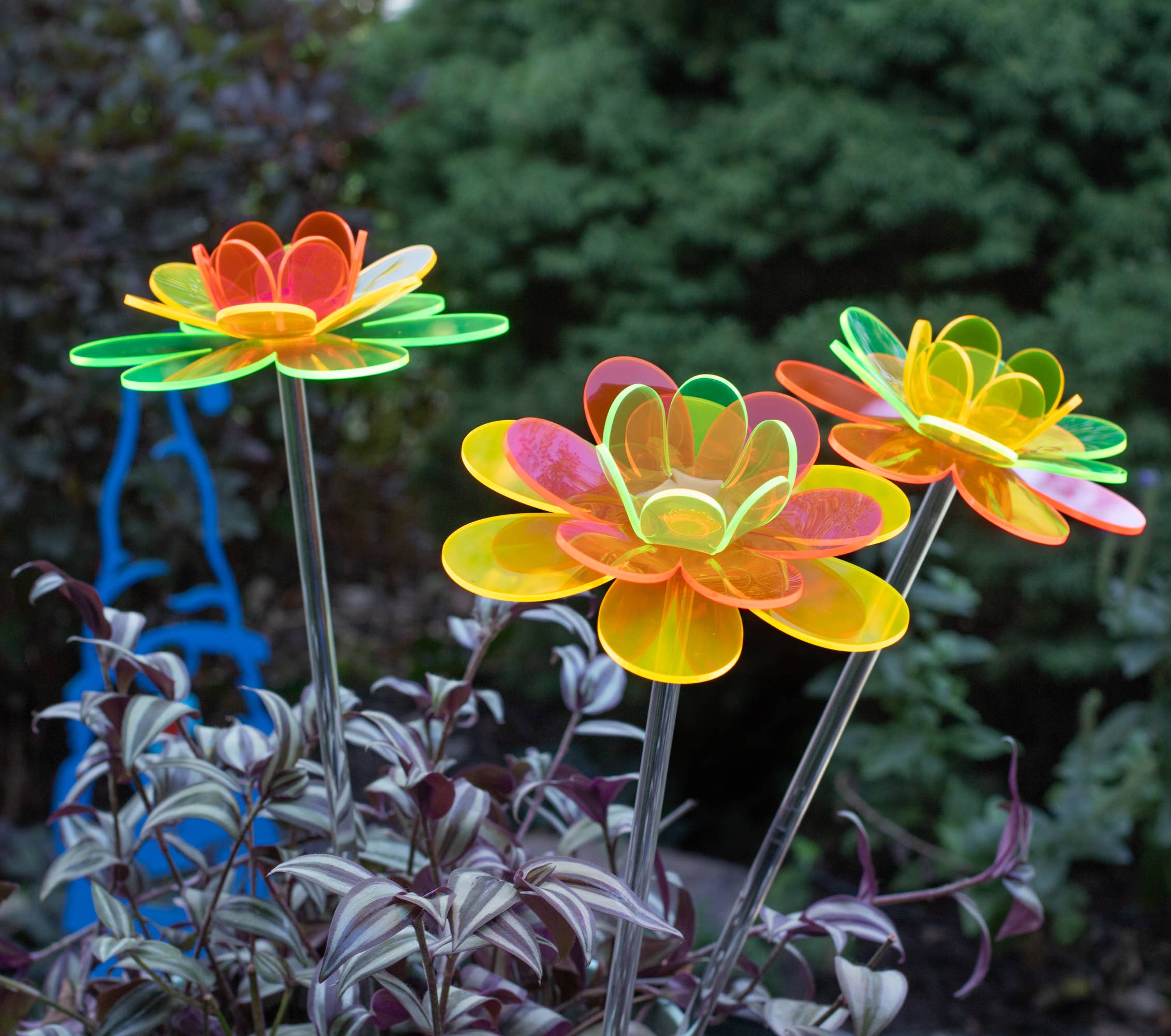 The Colored Petal – wholesale Suncatcher – Neon rainbow flower stake | Cosmos Lotus handmade gifts3