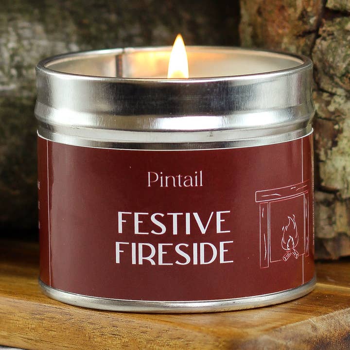 Bougie en étain classique Festive Fireside I Christmas I (lot de 6) pour la vente par Pintail Candles | Avalon Home