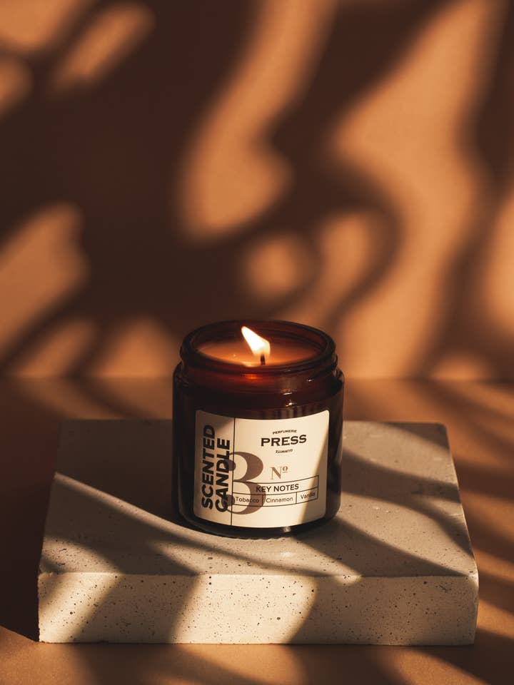 Velas perfumadas № 3: tabaco, canela, vainilla para venta al por mayor de Press Gurwitz Perfumerie