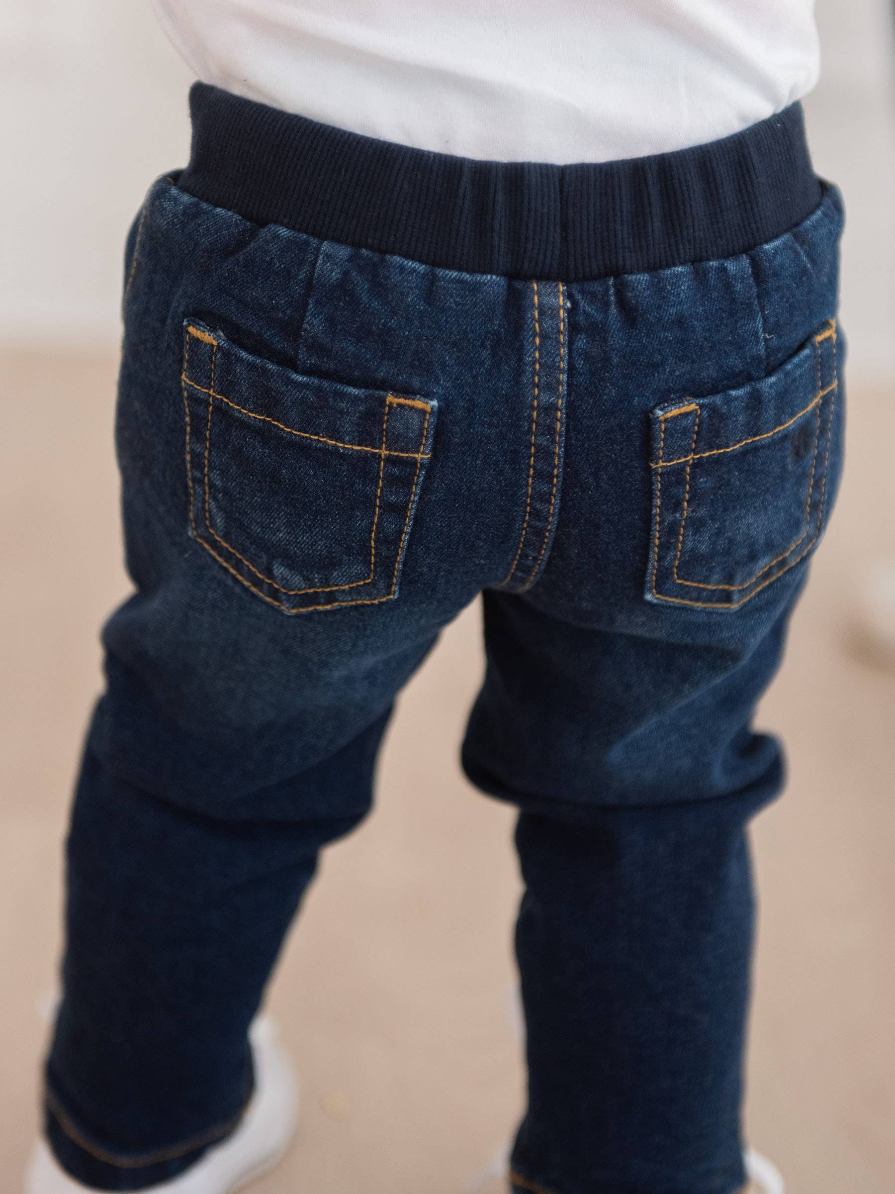 RuffleButts + RuggedButts - Vendita all'ingrosso Jeans - Bambini - Jeans elasticizzati da ragazzo in denim lavaggio medio con elastico in vita10
