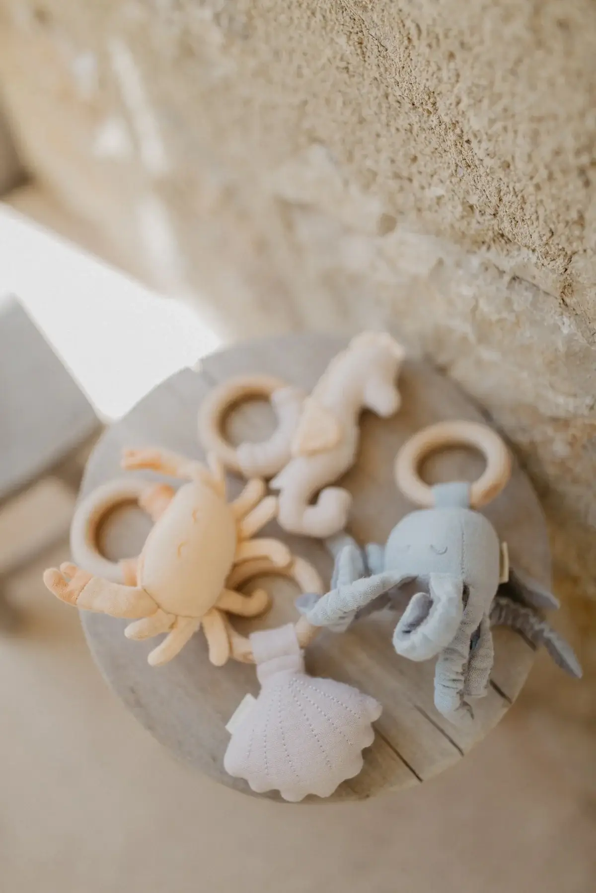 Leevje - Wholesale Rammelaar - Baby - Baby rammelaar met houten ring 'krab'1