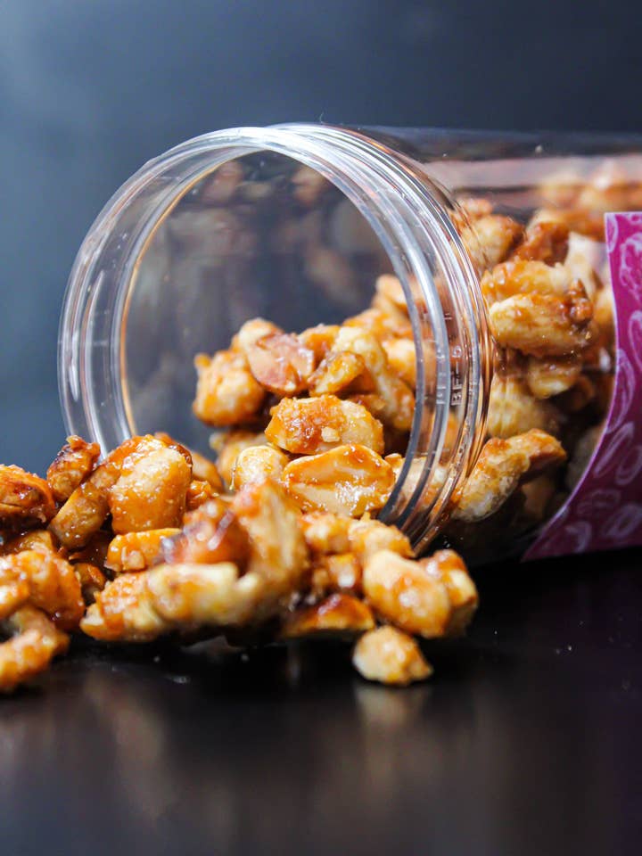 Scrunchie caramellati con mandorle fatti in casa per la vendita all'ingrosso da parte di Cookidiction