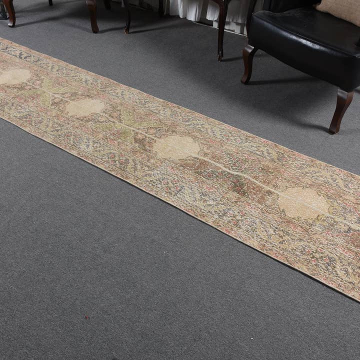 Türkischer Teppich, Läufer 2,2 x 12,3 ft, brauner Ombré-Vintage-Wollteppich für den Großhandel von Vintage Rugs Loom